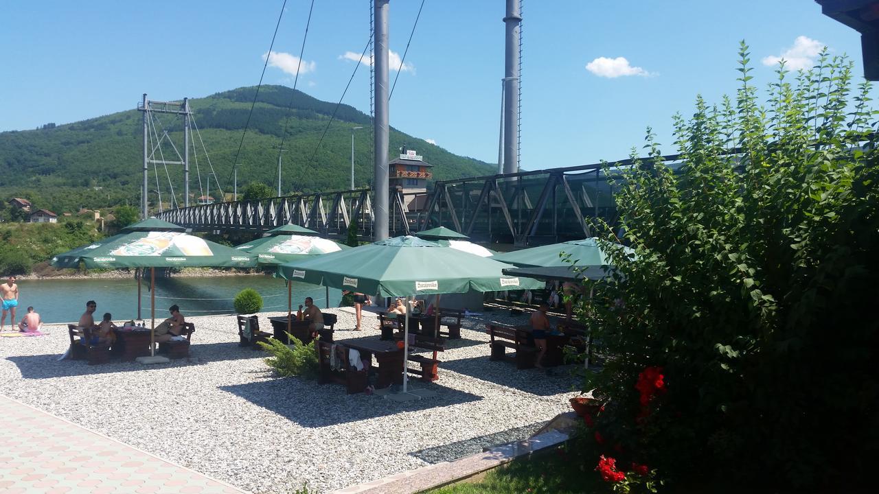 Pansion Basa Otel Ustikolina Dış mekan fotoğraf