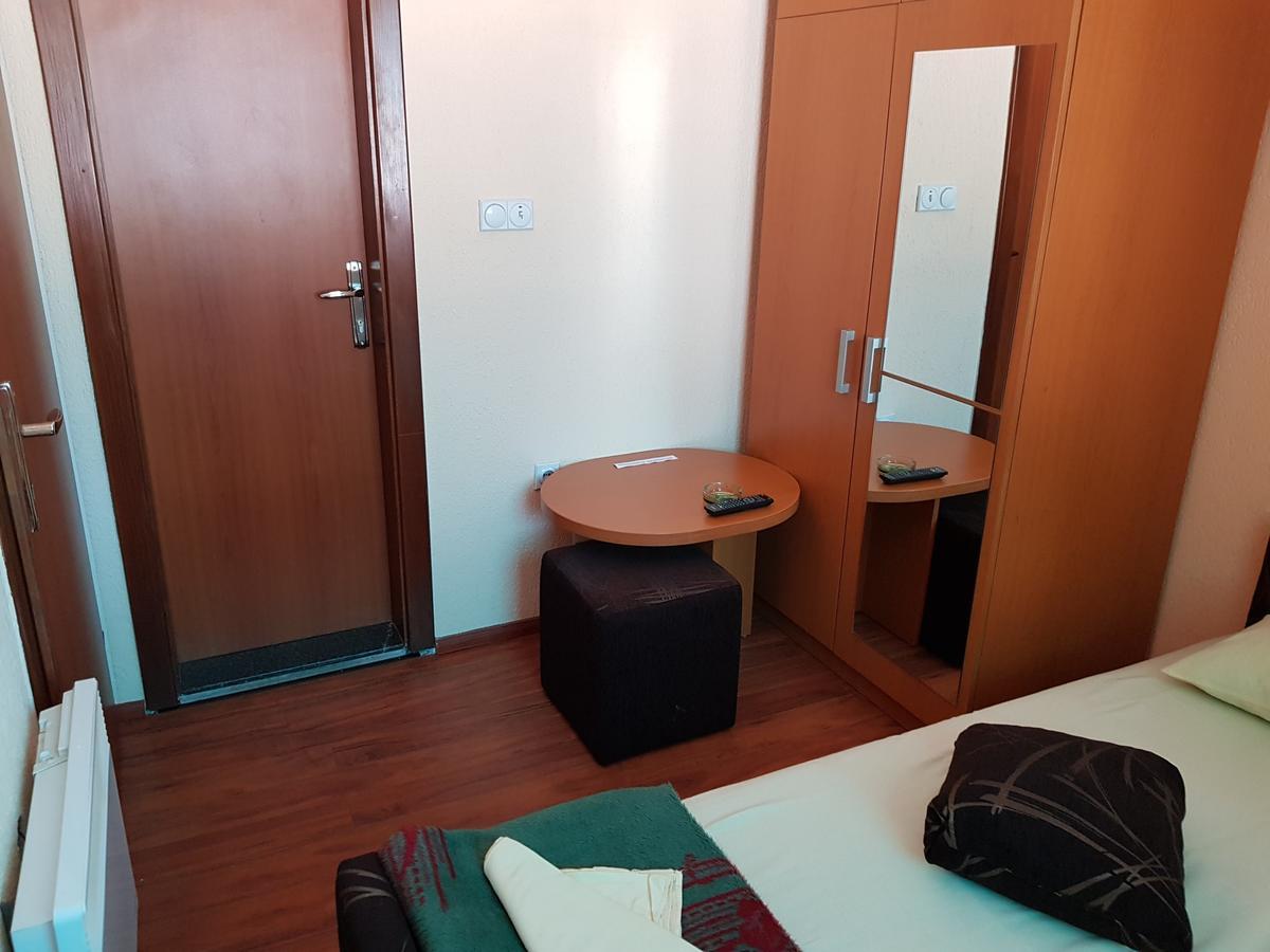 Pansion Basa Otel Ustikolina Dış mekan fotoğraf