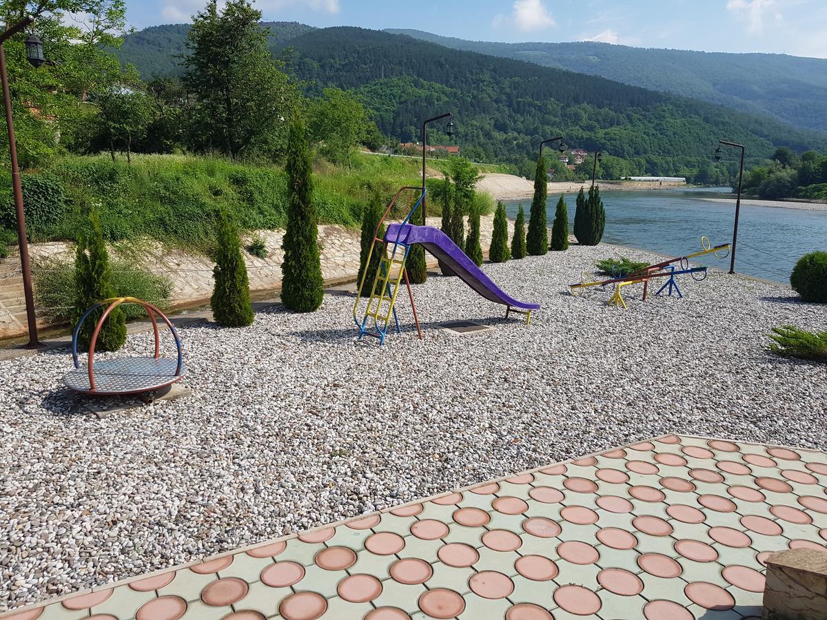 Pansion Basa Otel Ustikolina Dış mekan fotoğraf