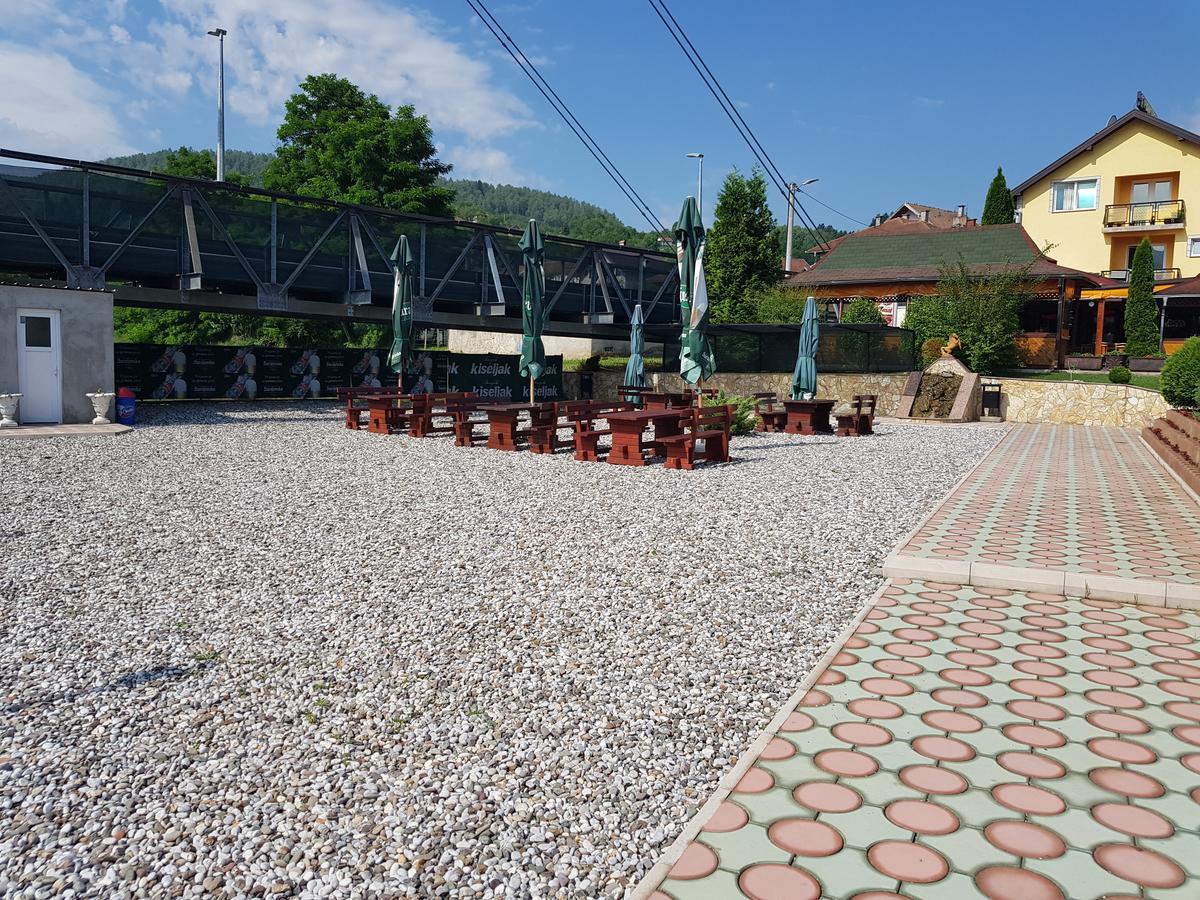 Pansion Basa Otel Ustikolina Dış mekan fotoğraf
