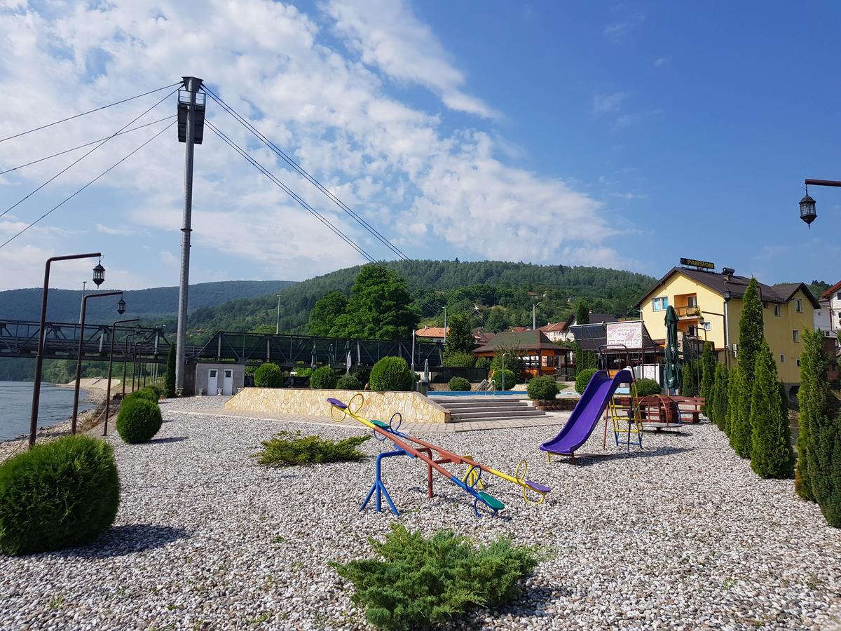 Pansion Basa Otel Ustikolina Dış mekan fotoğraf