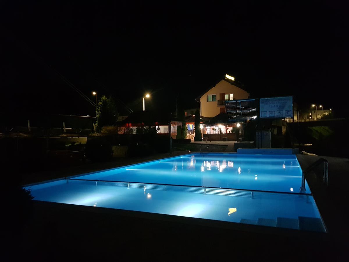 Pansion Basa Otel Ustikolina Dış mekan fotoğraf